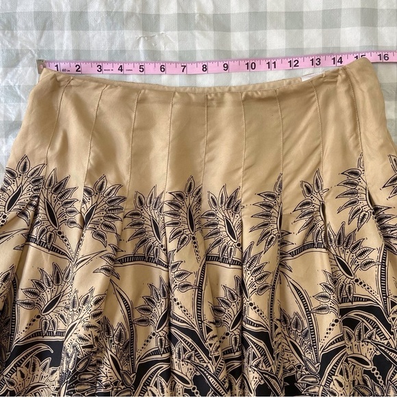JONES New York silk pleated skirt nude neutral black lined 8P floral tan silky - Picture 12 of 14